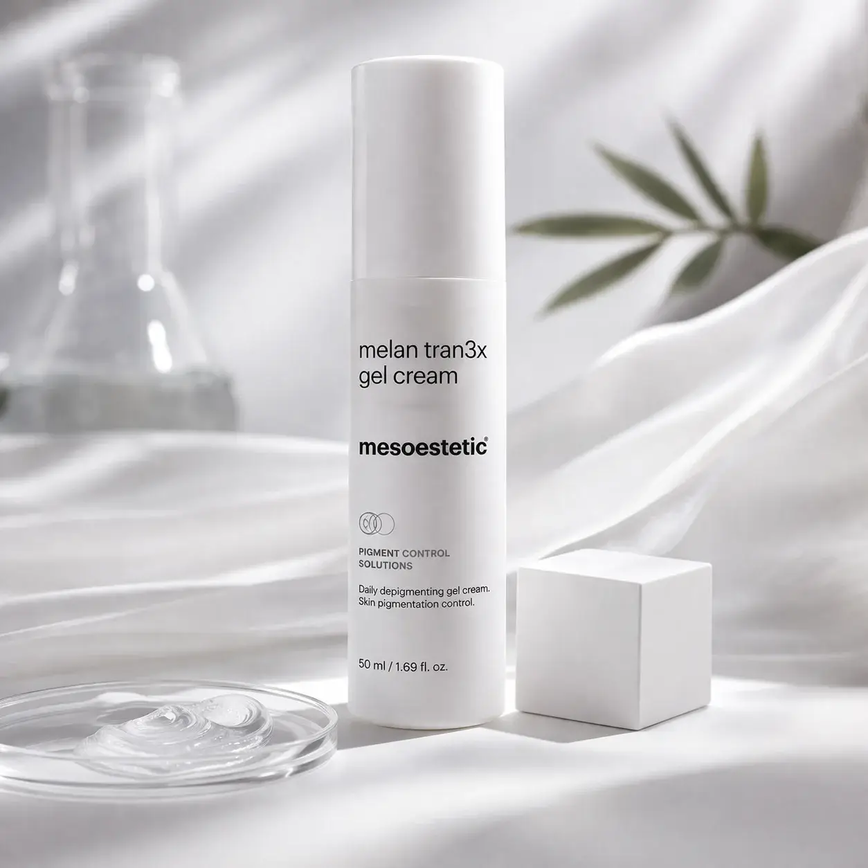 Mesoestetic Melan Tran3x Gel Cream - Lifestyle 2